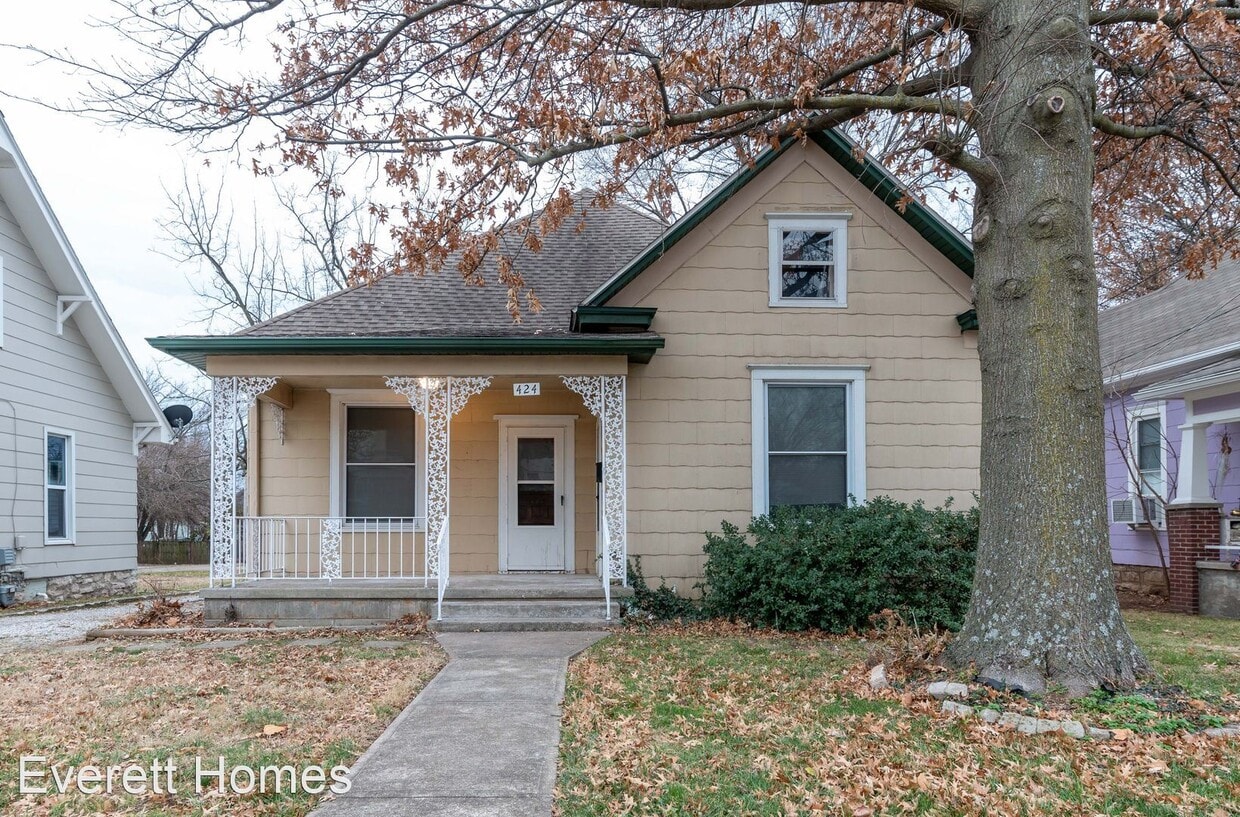 3 br, 2 bath House - 424 W Madison St Photo