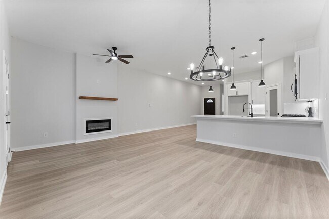 Building Photo - 14839 Spica Ct