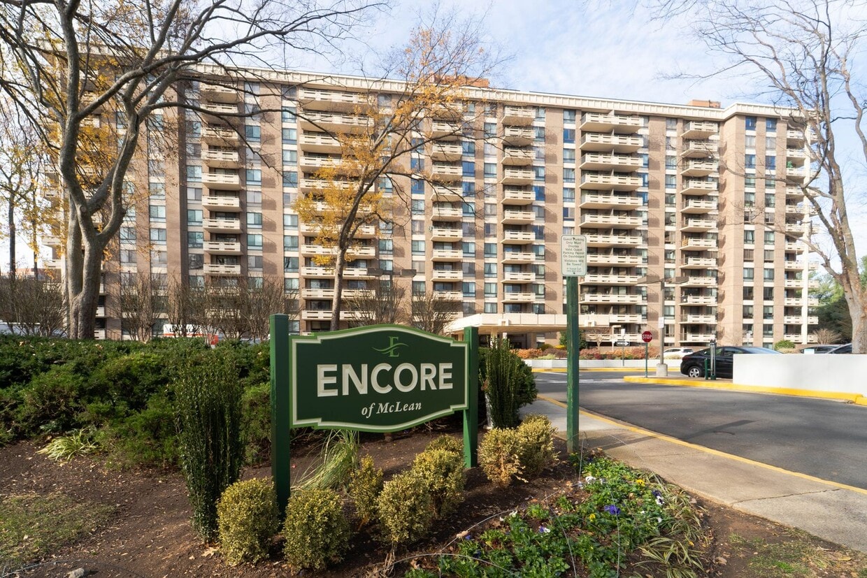 Contemporary 2BR/2BA Corner Condo at The Encore of McLean - Contemporary 2BR/2BA Corner Condo at The Encore of McLean