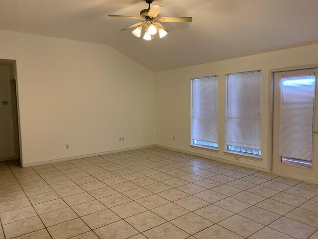 Building Photo - 15733 Dyna St