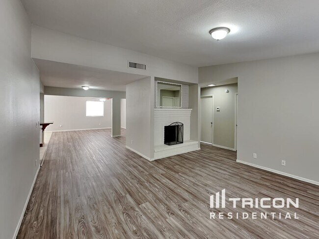 Foto del edificio - 5723 Deer Valley Dr