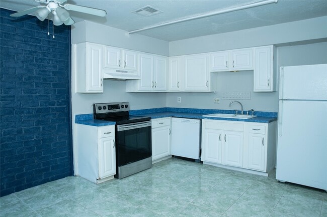 Building Photo - 12823 High Star Dr