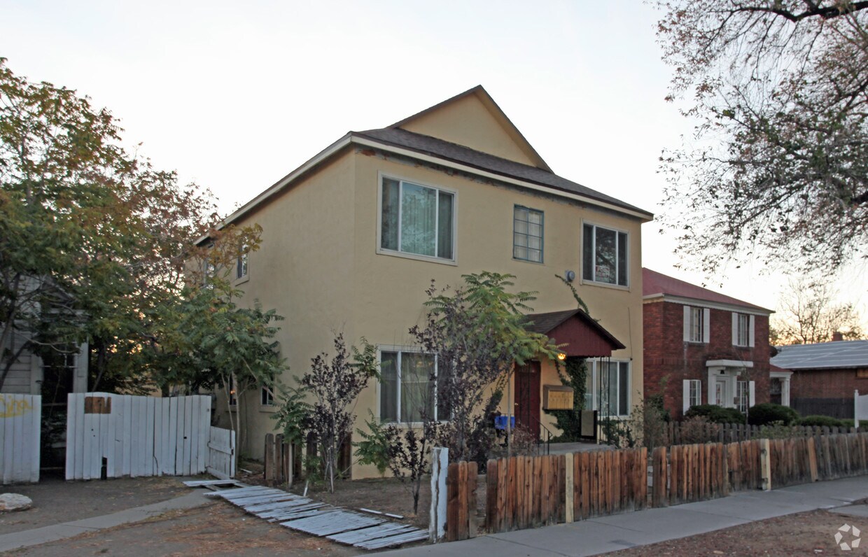 Foto principal - 616 N Center St