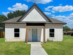 Building Photo - 201 SW 17th St