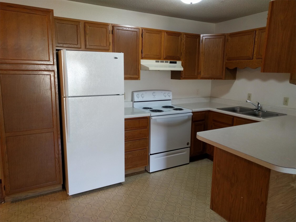 400 Village Dr Unit 202, Marshall, MN 56258 Apartment for Rent in
