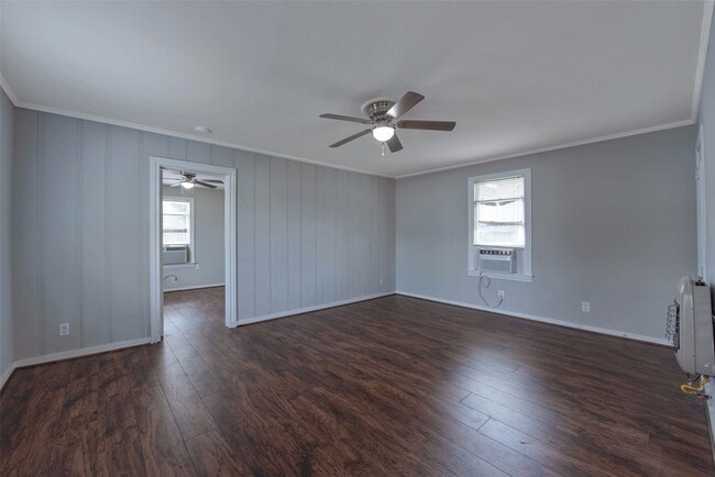 Building Photo - 128 E 23rd St