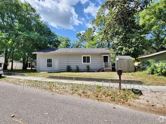 Building Photo - 9742 Highland Ave