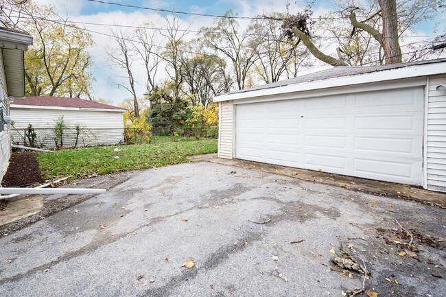 2-Car Garage - 16776 Artesian Ave