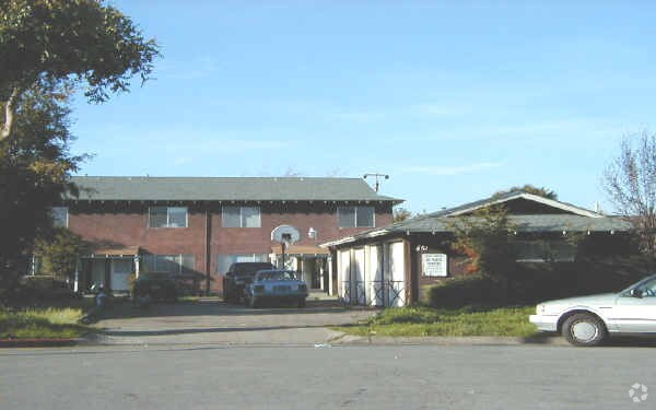 Building Photo - 451 Ranker Pl