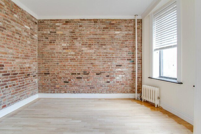 Building Photo - 336 E 18th St