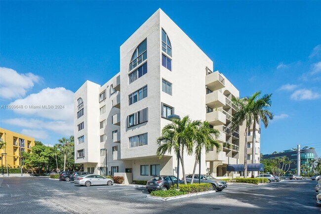 Building Photo - 2715 Tigertail Ave