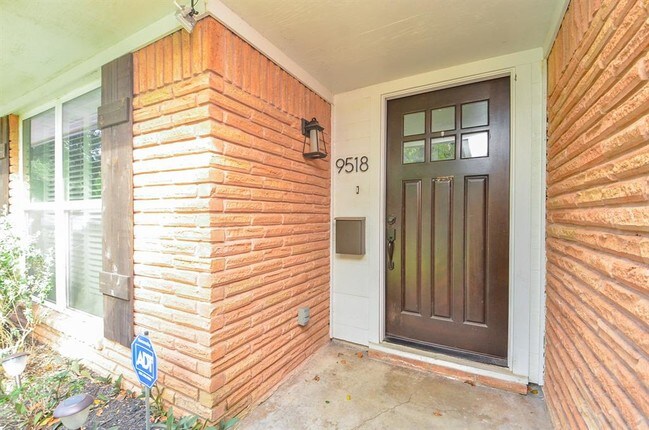 Building Photo - 9518 Emnora Ln