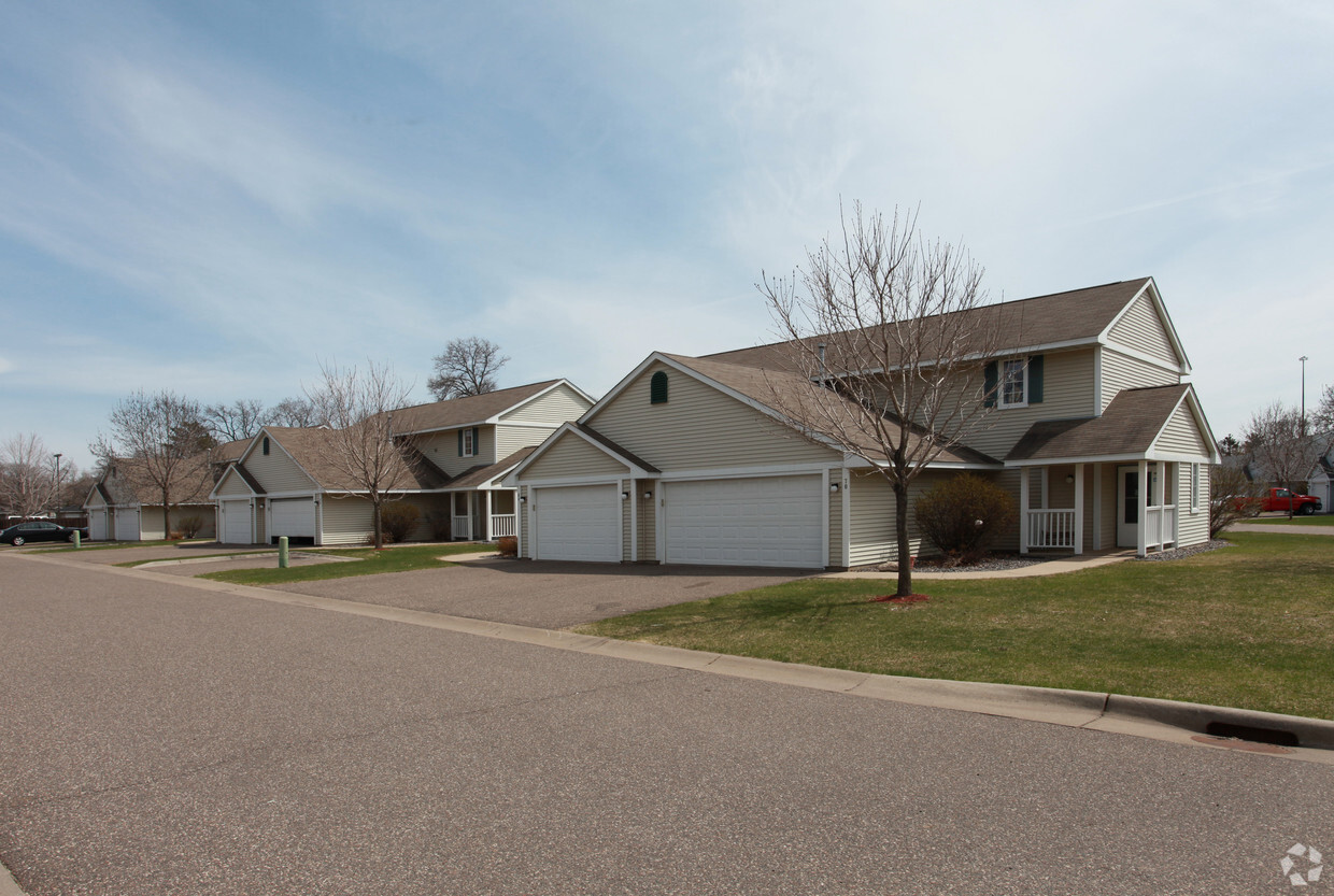 Foto del edificio - OAK MANOR TOWNHOMES