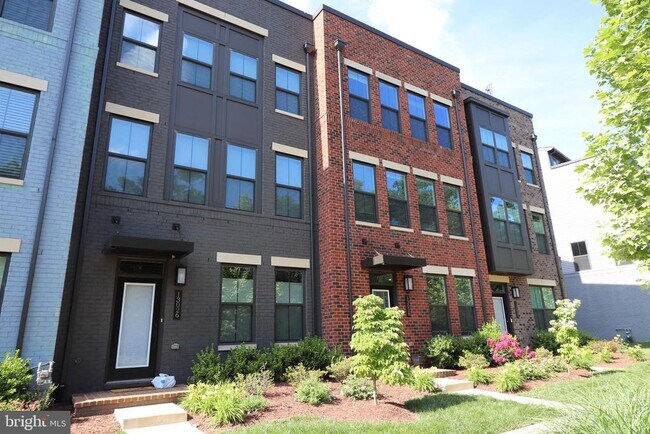 Building Photo - 13028 Hattontown Square