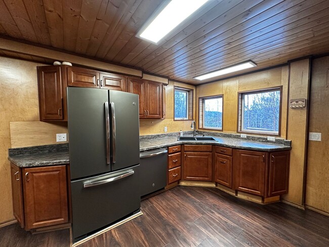 Building Photo - 2 Bed/1Bath house off Chena Ridge (Half Of...