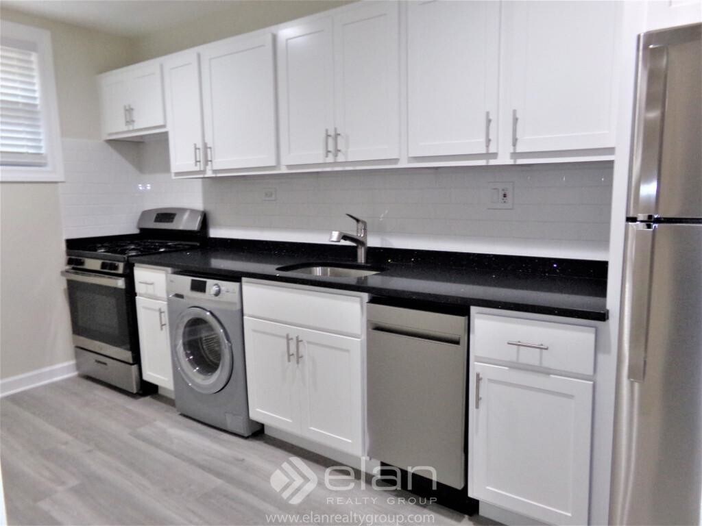 Foto principal - 726 W Roscoe St