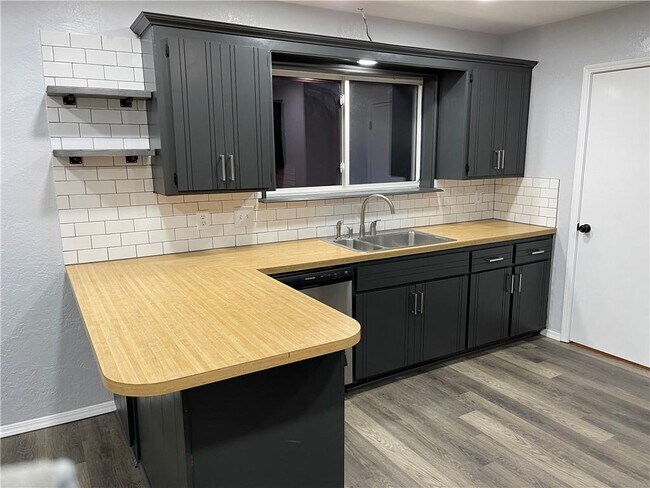 Foto del edificio - 11928 SW 7th St