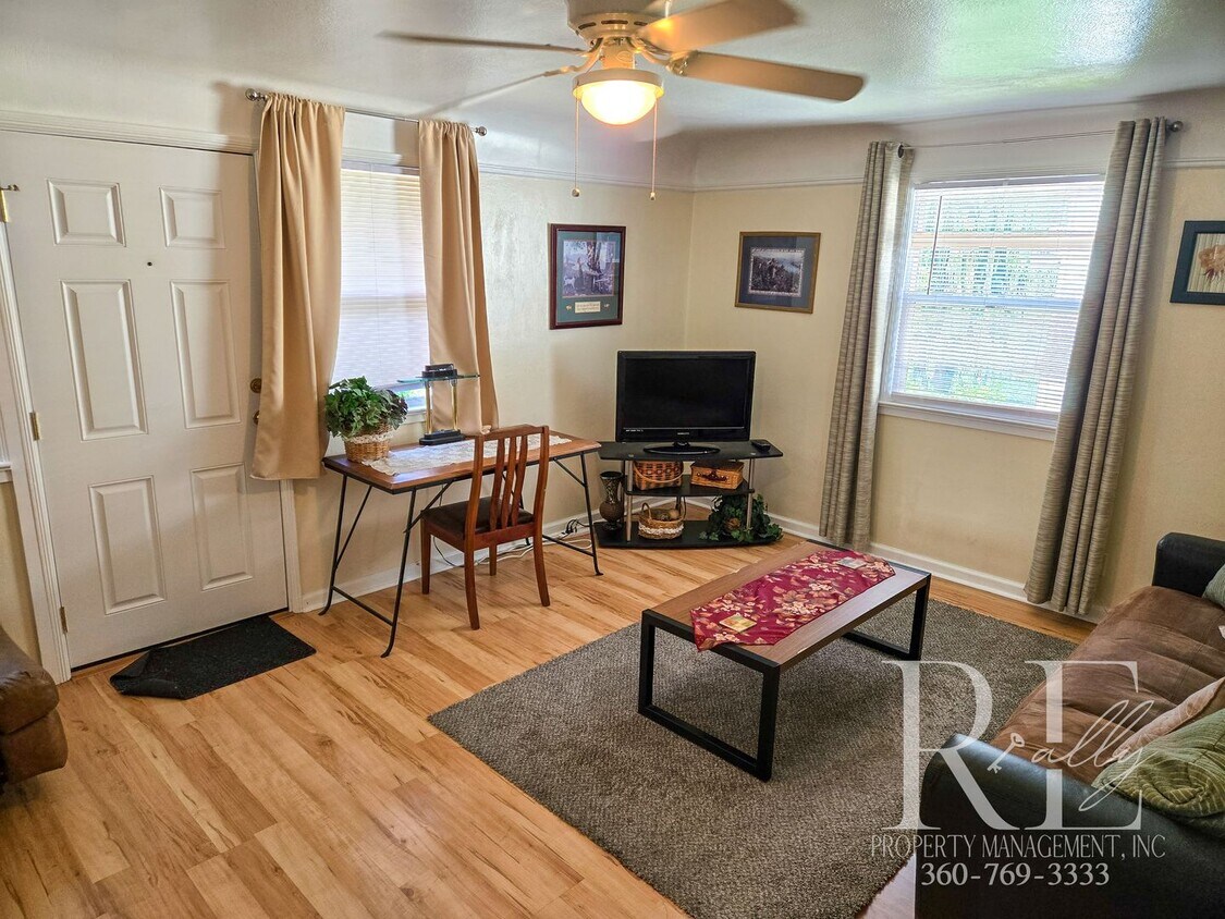 Foto principal - Furnished Cozy 1-Bd Near PSNS