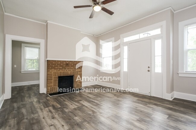 Building Photo - 2116 Pinehurst Rd