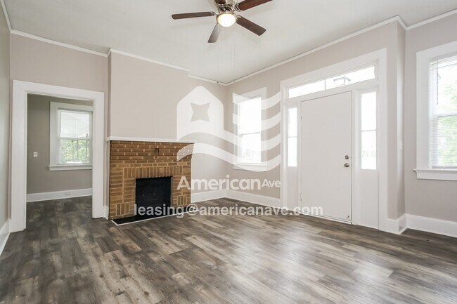 Foto del edificio - 2116 Pinehurst Rd