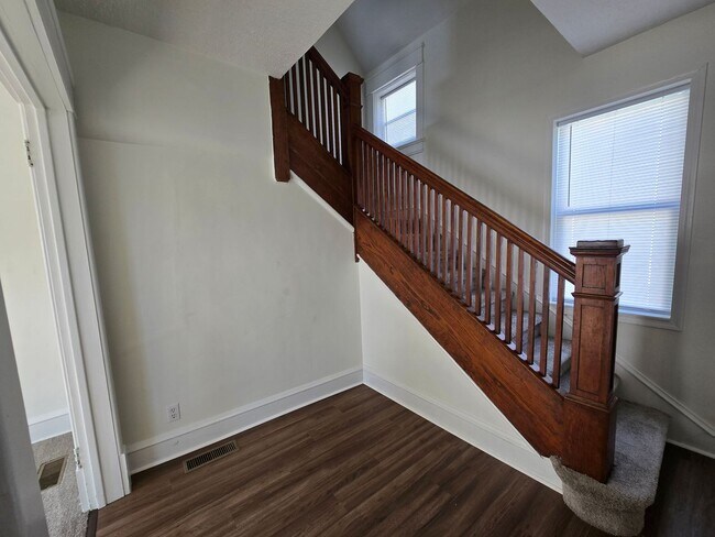 Building Photo - Cute 3 Bedroom Home!