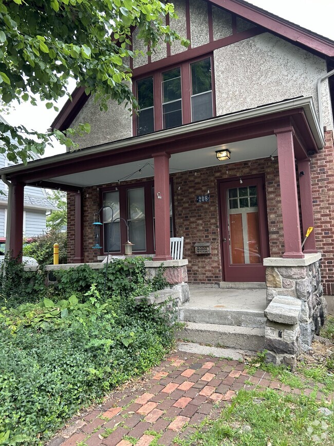 Building Photo - 208 Koch Ave