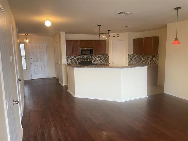 Foto del edificio - 7404 Howling Coyote Ln