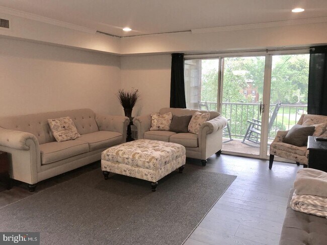 Building Photo - 376 Drummers Ln