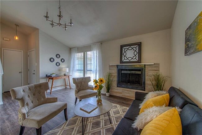 Foto del edificio - Open Floor Plan + Great Location! 3-Bed Ho...