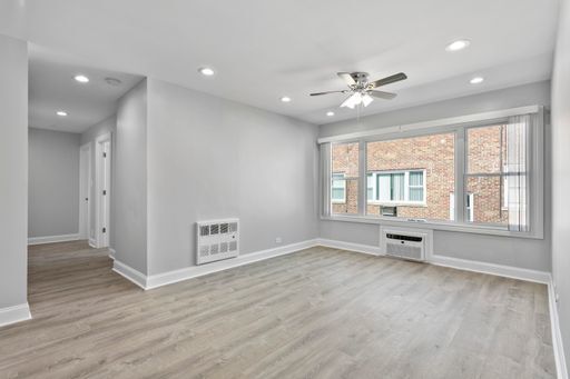 Foto del edificio - 7638 N Eastlake Terrace