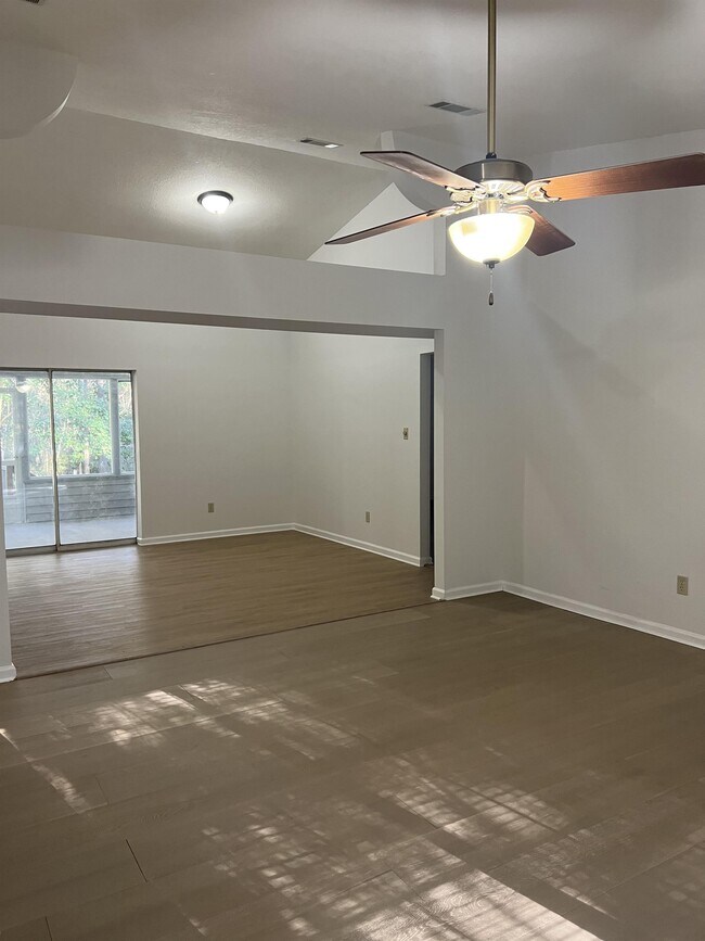 Foto del edificio - 2733 Masterson Ln