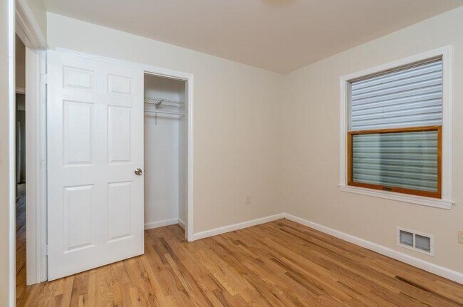 Foto del edificio - 325 Claremont Ave