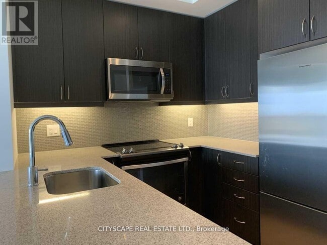 Building Photo - 4633-4633 Glen Erin Dr