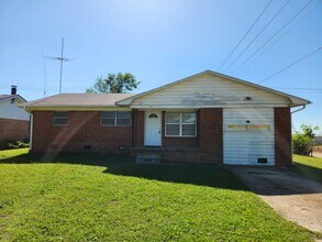 Building Photo - 933 Crestview Ave