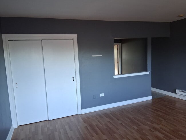 Building Photo - 10355 W Lyndale Ave