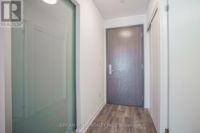 Photo du bâtiment - 50 Forest Manor Rd