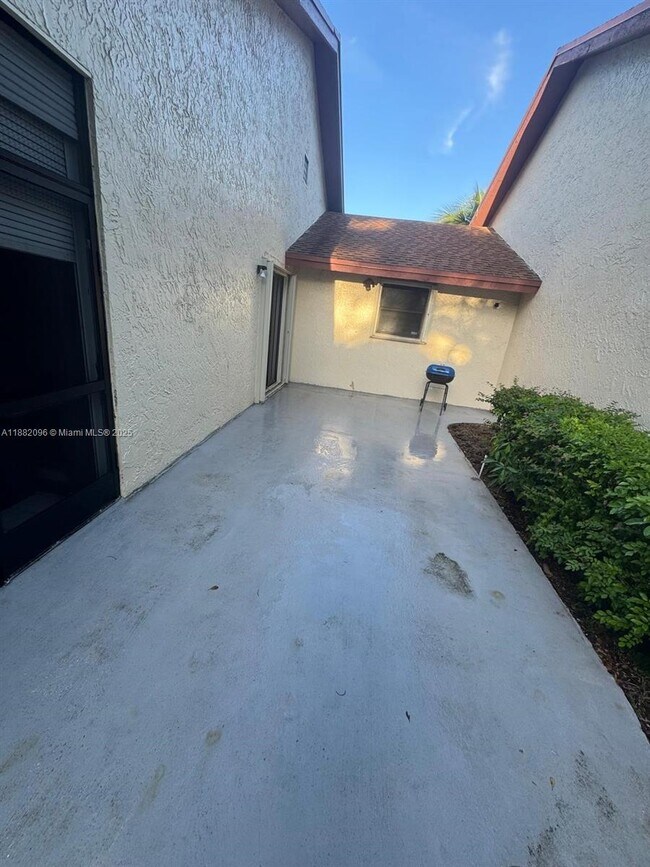 Foto del edificio - 4748 Satinwood Trail