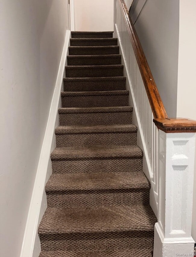 Foto del edificio - 5 Maplewood Rd