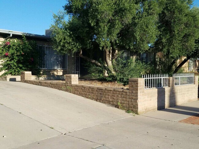 Building Photo - 5041 S Greenway Dr