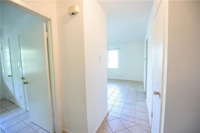 Foto del edificio - 1139-1139 Haines Ave