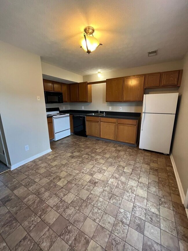 Foto del edificio - Two-bedroom, 1.5-bath townhouse in Nicholasville, KY