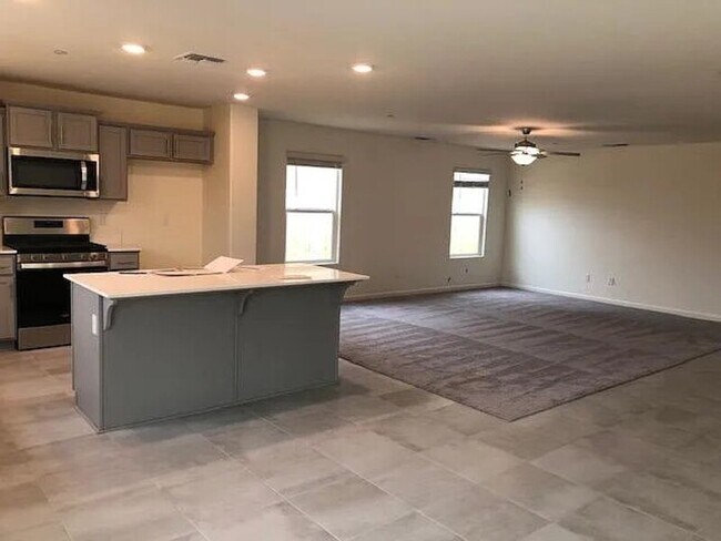 Foto del edificio - 623 Keenan Ct