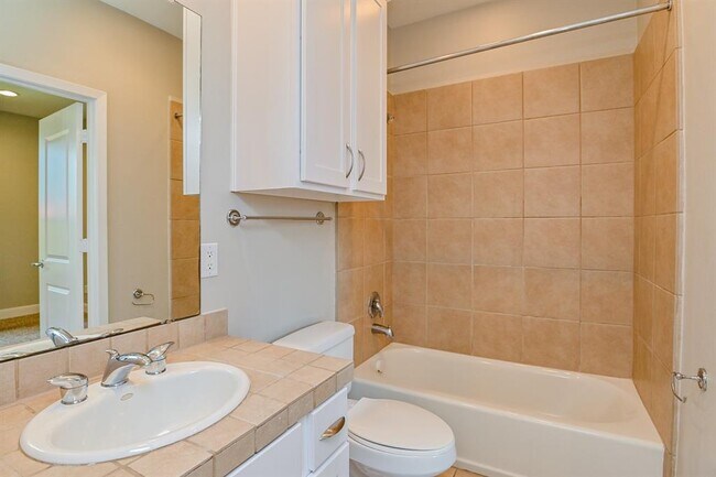 Building Photo - 5108 Lillian St
