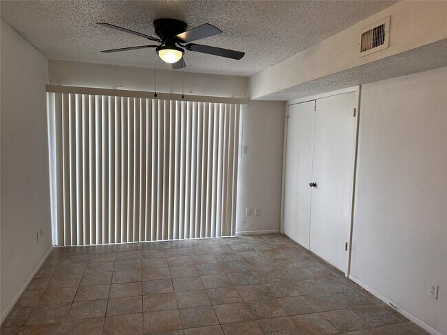 Foto del edificio - 12202 Copper Tree Pvt Ln
