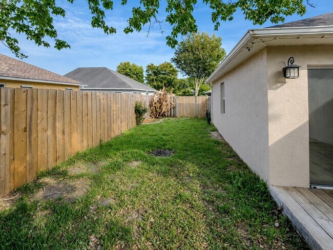 Building Photo - 405 Island View Cir