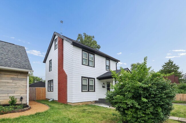 Building Photo - 1470 E Weber Rd