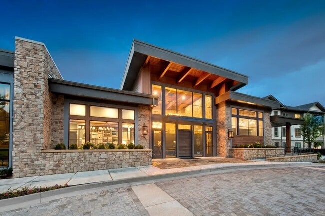 Building Photo - Timberline View