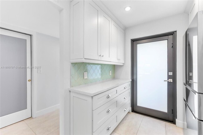 Photo - 6901 Edgewater Dr Apartment