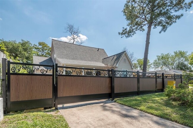 Building Photo - 1109 Dismuke St