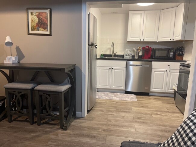 Building Photo - 28 Lathrop St